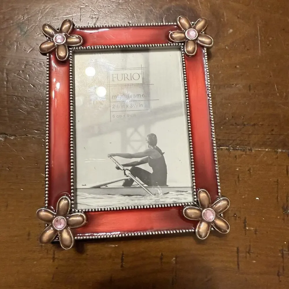 Furio Mini Metal Frame 2.5” x 3.5” Red Flower Frame Standing